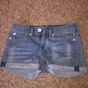 Levi’s low rise shortie shorts